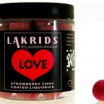 Ny produkt Sötlakrits överdragen med vit choklad och jordgubb med en twist av hallon Love - Lakrids by Johan Bülow Ny produkt Sötlakrits överdragen med vit choklad och jordgubb med en twist av hallon Love - Lakrids by Johan Bülow