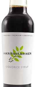 Idag fick vi in en nyhet: Lakritssirap från Lakritsfabriken Ramlösa lakritssirapen (liqurice syrup) är en färdig blandning av lakrits och ekologiskt rörsocker som vi kokat till en trögflytande svart lakritssirap....